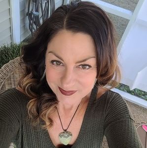 Meet your Posher, Laurah